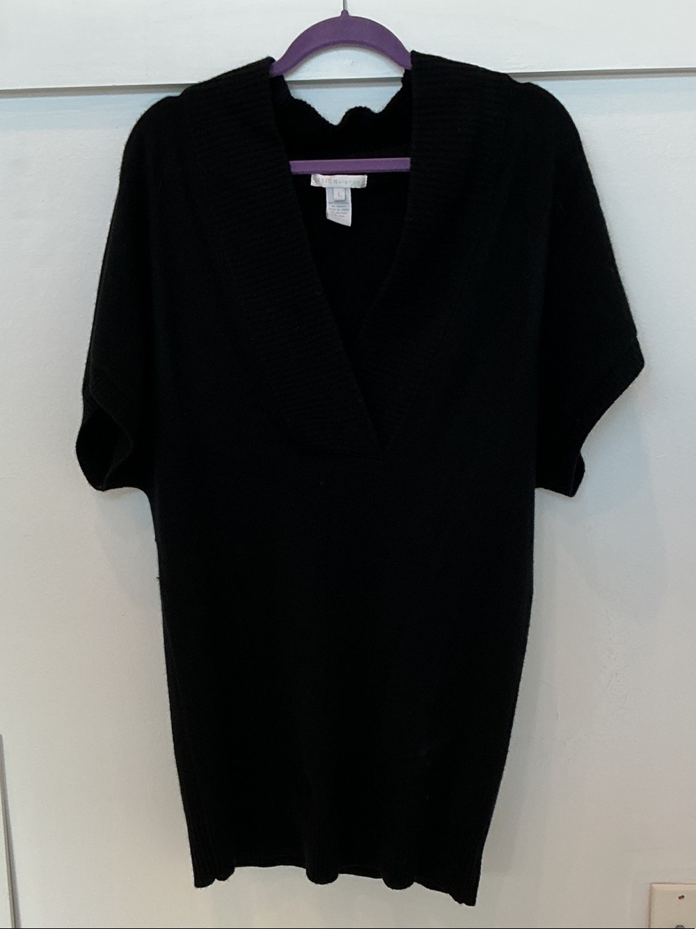 Design History Black Short-Sleeve V-Neck Tunic Top
